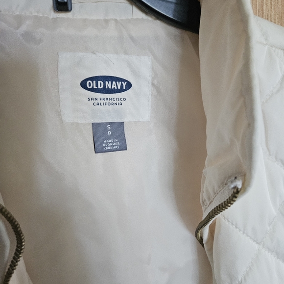 Like new ladies vest - Picture 3 of 3